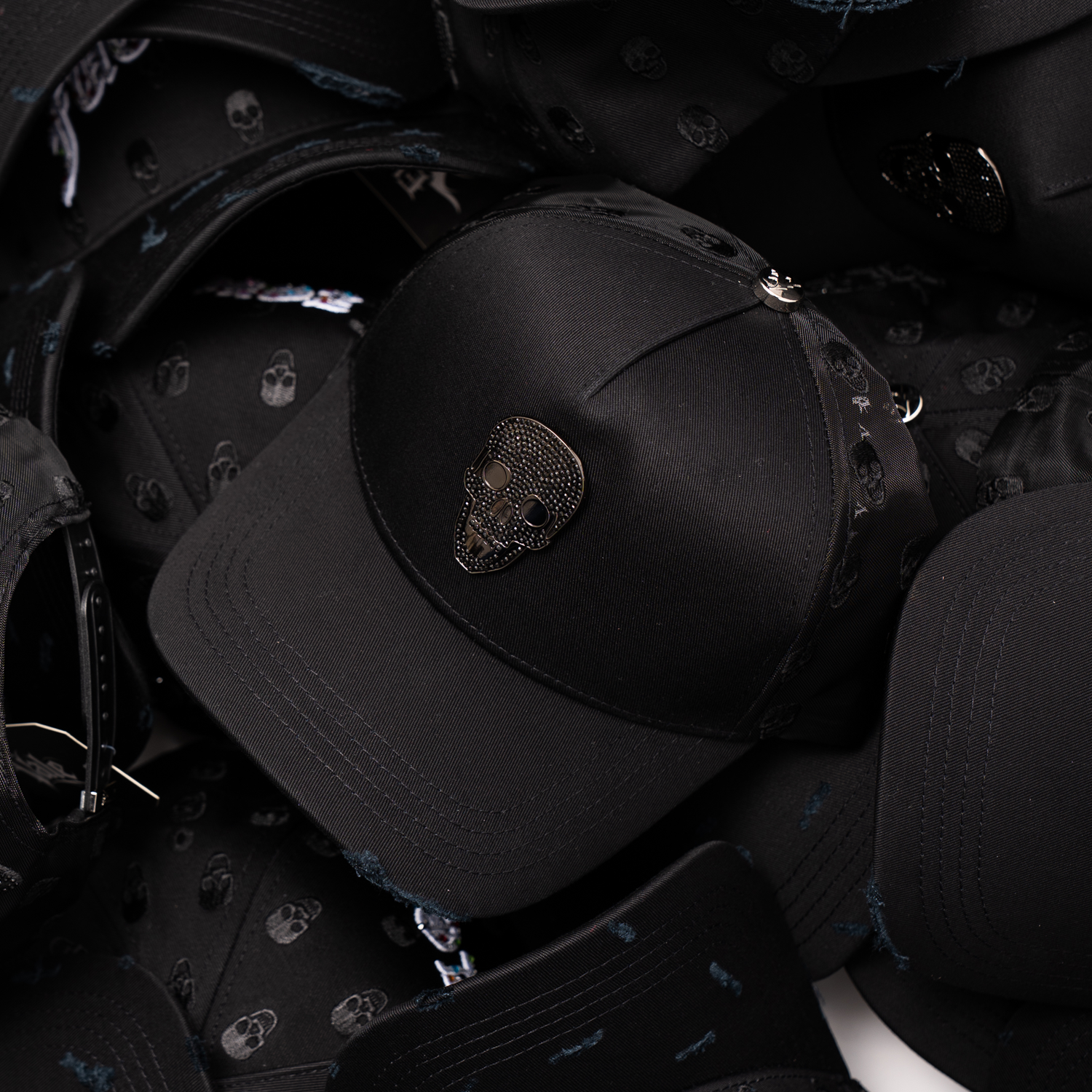 BLACKOUT DIAMOND SKULL